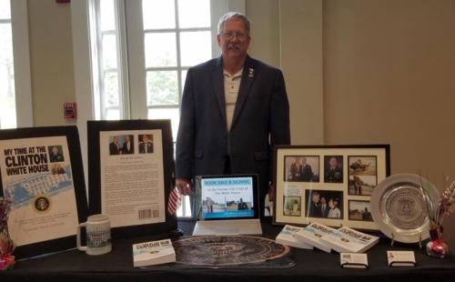 Writers-Expo-at-the-table